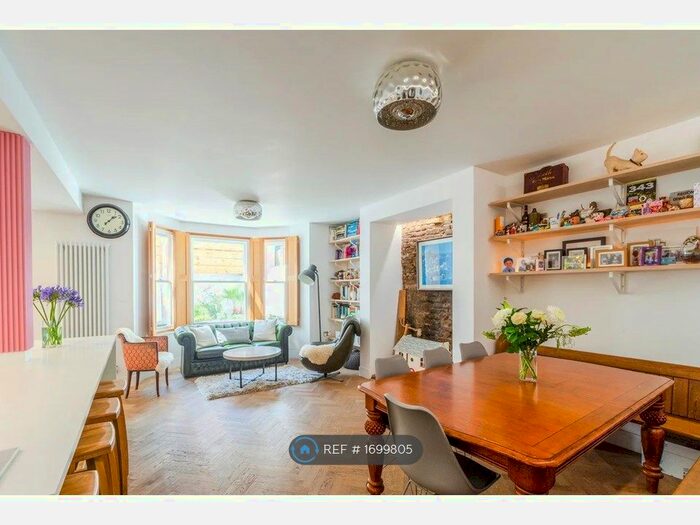 2 Bedroom Flat To Rent In Sinclair Road, London, W14