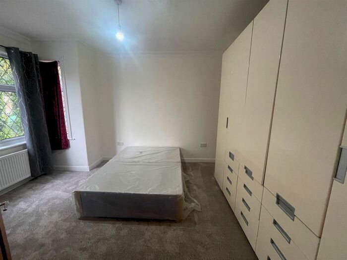 2 Bedroom Flat To Rent In Tentelow Lane, Southall, UB2