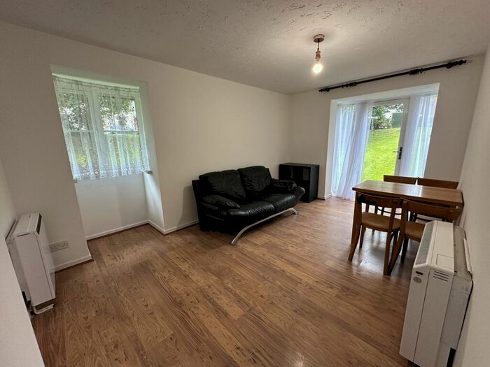 1 Bedroom Flat To Rent In Bedroom Ground Floor Garden Flat- Somerset Gardens, Creighton Road, N17