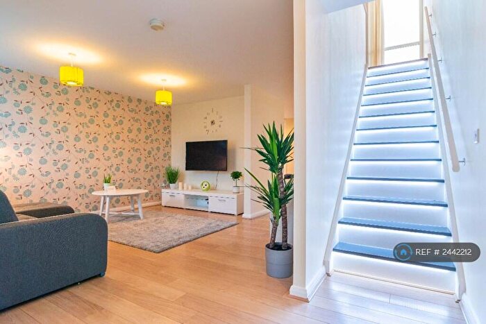 3 Bedroom Terraced House To Rent In Commonwealth Avenue, Manchester, M11