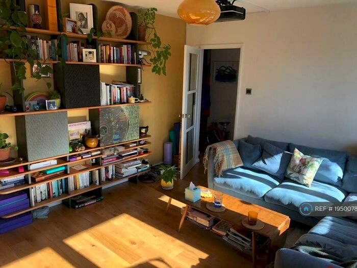 2 Bedroom Flat To Rent In Lovell House, London, E8