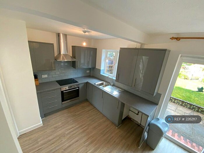 4 Bedroom Semi-Detached House To Rent In Beech Grove, Guildford, GU2