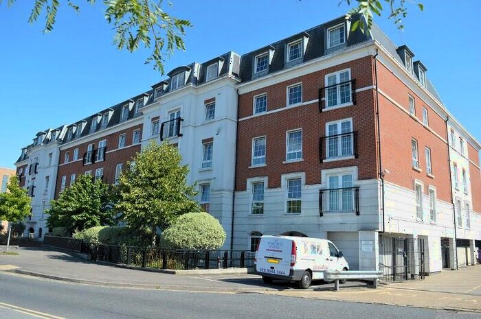 2 Bedroom Flat To Rent In Station Approach, Epsom, Surrey., KT19