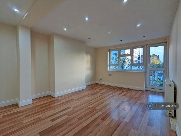 3 Bedroom Flat To Rent In Georgian House, London, N16
