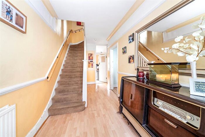 3 Bedroom Terraced House For Sale In Fairlands Avenue, Thornton Heath, CR7