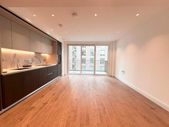 2 Bedroom Flat To Rent In Gasholder Place, SE11