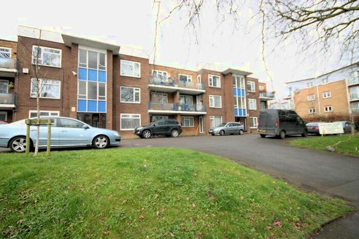 2 Bedroom Flat To Rent In New Bedford Road, Wardown Court, Luton, LU3