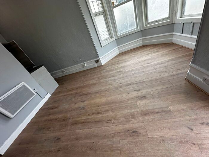 Studio To Rent In Palmeira Avenue, Westcliff-On-Sea, SS0