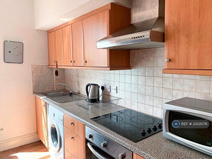 2 Bedroom Flat To Rent In Kingsland High Street, London, E8