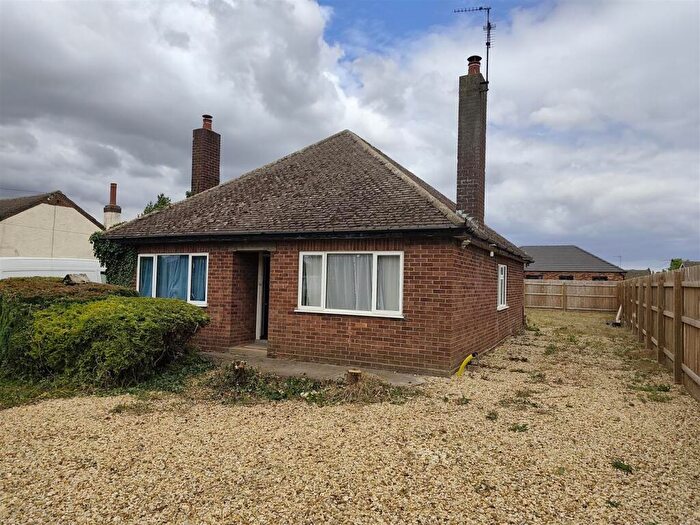 3 Bedroom Detached Bungalow For Sale In Hawthorn Bank, Spalding, PE11
