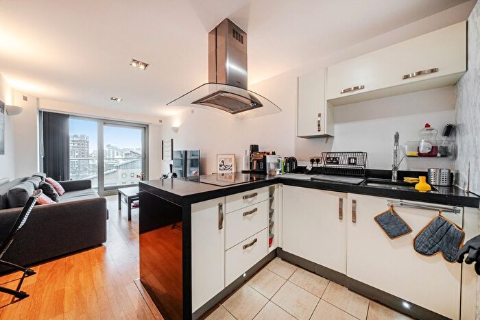 2 Bedroom Flat For Sale In Bridges Court Road, Battersea, London, SW11