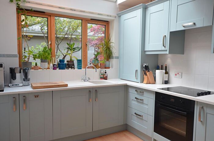 2 Bedroom Property To Rent In Hurdles Way, Cambridge, CB22