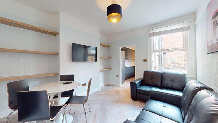 4 Bedroom Terraced House To Rent In Carholme Road // West End // Bed Student House // Aug, LN1