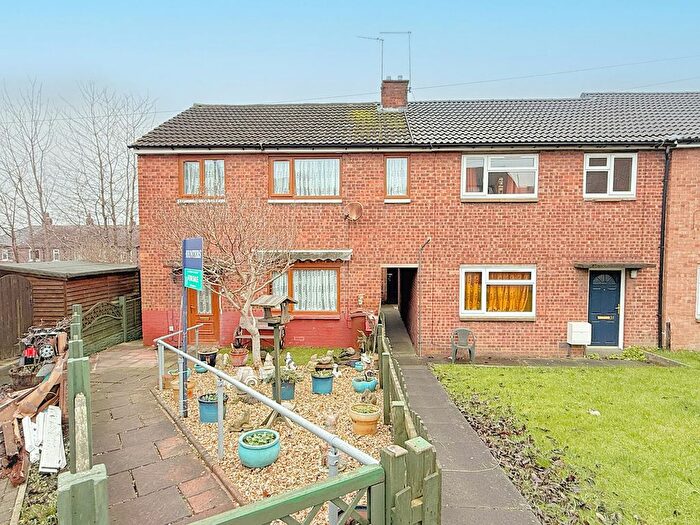 3 Bedroom Semi Detached House For Sale In Netherfield Close, Yeadon, Leeds, LS19