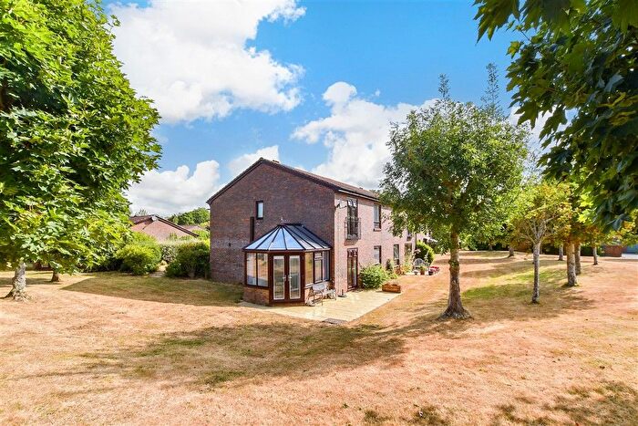 2 Bedroom Flat For Sale In Ilford Court, Cranleigh, Surrey, GU6