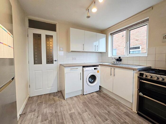 2 Bedroom Flat To Rent In Southmead Crescent, EN8