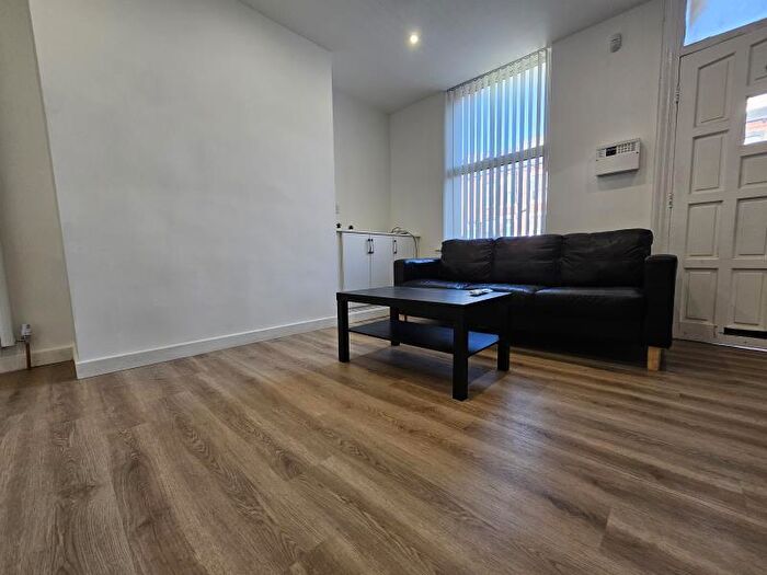 3 Bedroom Terraced House To Rent In Beechwood Avenue, Burley, Leeds, LS4