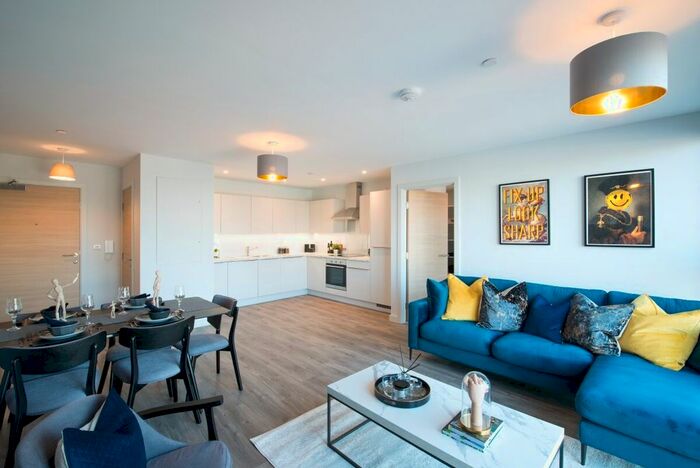 3 Bedroom Flat To Rent In The Quay Loop Road, Salford Quays, M50