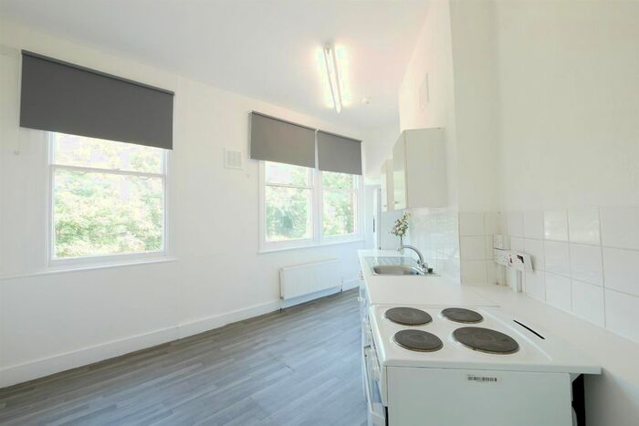 2 Bedroom Flat To Rent In Hornsey Chambers, Southwold Road, Clapton, E5