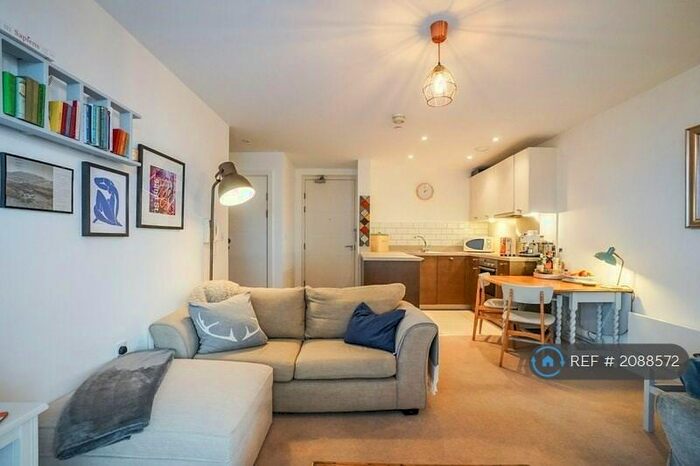 1 Bedroom Flat To Rent In Block, Salford, M3