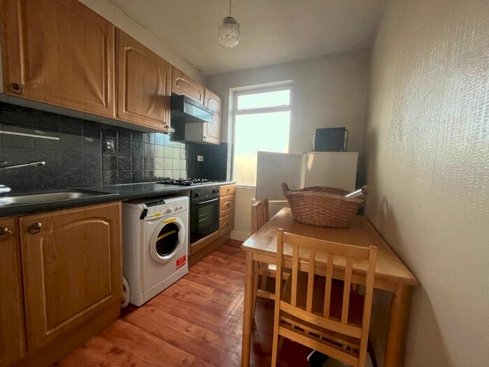 1 Bedroom Flat To Rent In Heath Road, Hounslow, TW3