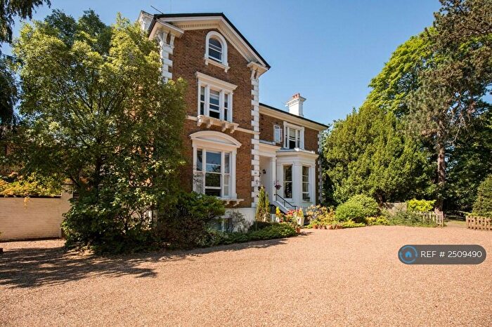 2 Bedroom Flat To Rent In Palace Road, East Molesey, KT8