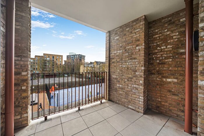 2 Bedroom Flat To Rent In Munton Road, London, SE17