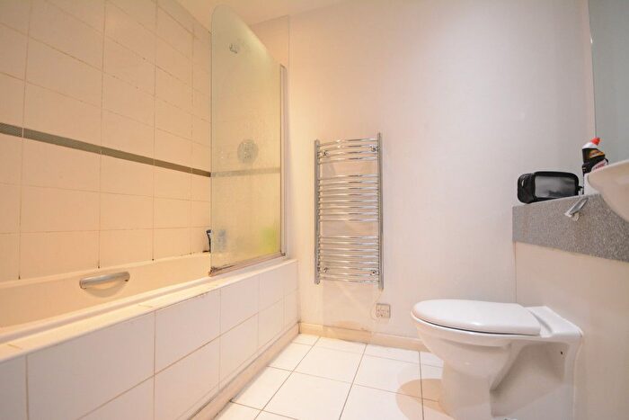 2 Bedroom Flat To Rent In Adams Walk, Nottingham, NG1