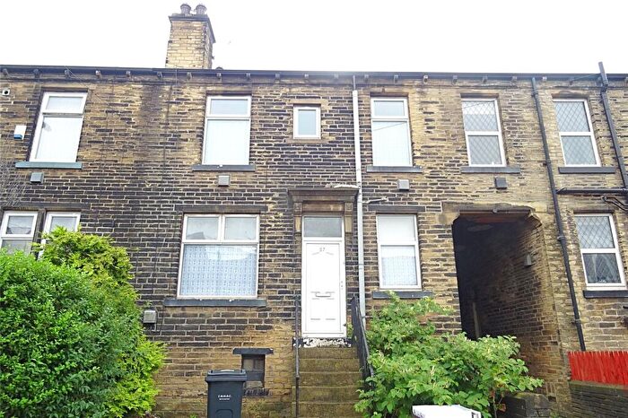 2 Bedroom Terraced House To Rent In New Hey Road, Bradford, West Yorkshire, BD4