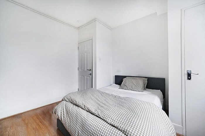 3 Bedroom Flat To Rent In Lorraine Court, Lewis Street, Camden, NW1
