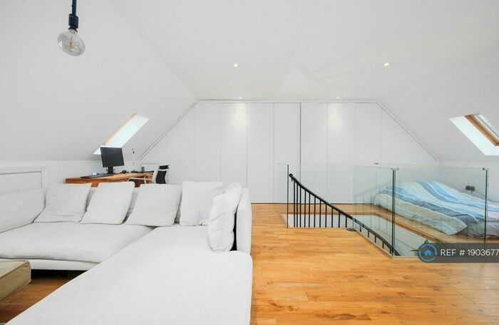 2 Bedroom Penthouse To Rent In Peckham Road, London, SE15