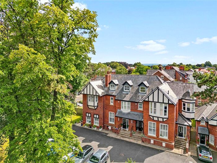 4 Bedroom Terraced House For Sale In Wardle Road, Sale, Greater Manchester, M33