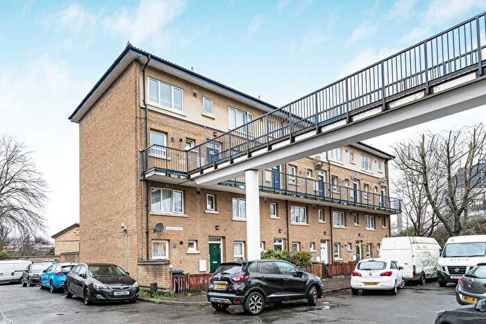 2 Bedroom Flat For Sale In Archer Square, London, SE14