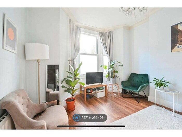 1 Bedroom Flat To Rent In Larcom Street, London, SE17