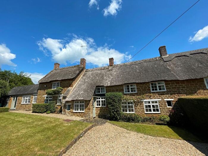 3 Bedroom Cottage For Sale In The Thatched House, Mill Lane, Wigginton, Oxfordshire, OX15