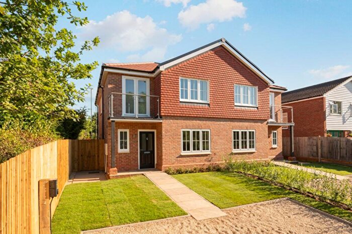 3 Bedroom Semi-Detached House For Sale In Old Esher Road, Hersham, Walton-on-Thames, KT12