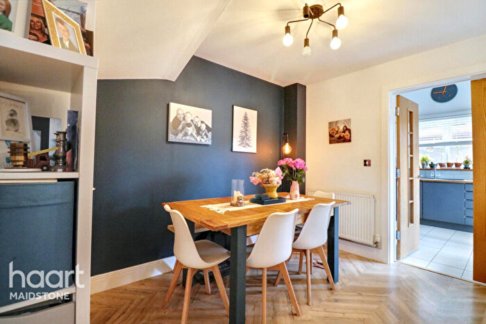 4 Bedroom Detached House For Sale In Tilling Close, Maidstone, ME15