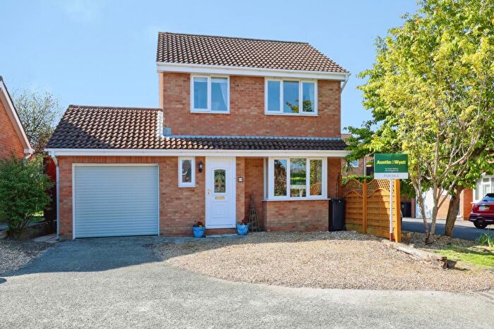 3 Bedroom Detached House For Sale In Godmanston Close, Canford Heath, Poole, Dorset, BH17