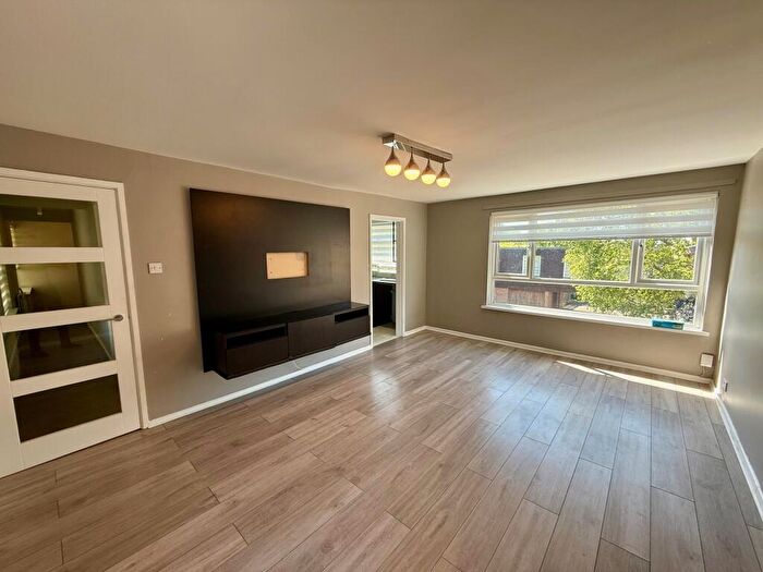 2 Bedroom Flat To Rent In Craigmillar Avenue, Blakelaw, NE5