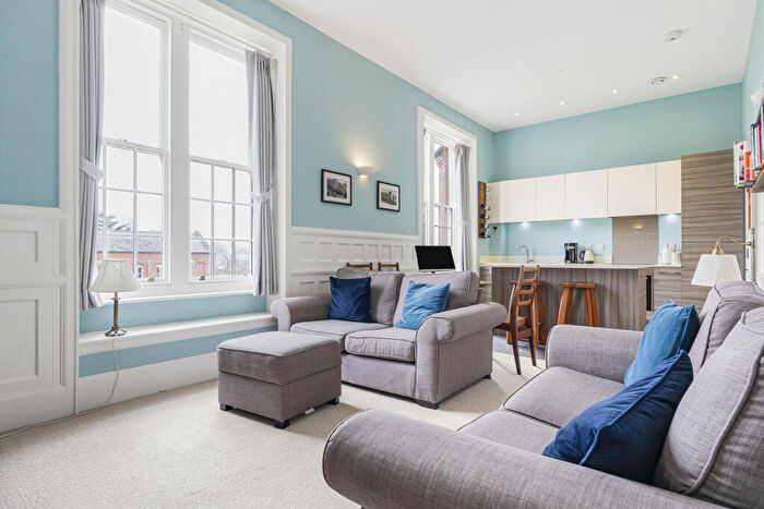 2 Bedroom Apartment For Sale In Ipsden Court, Wallingford, OX10