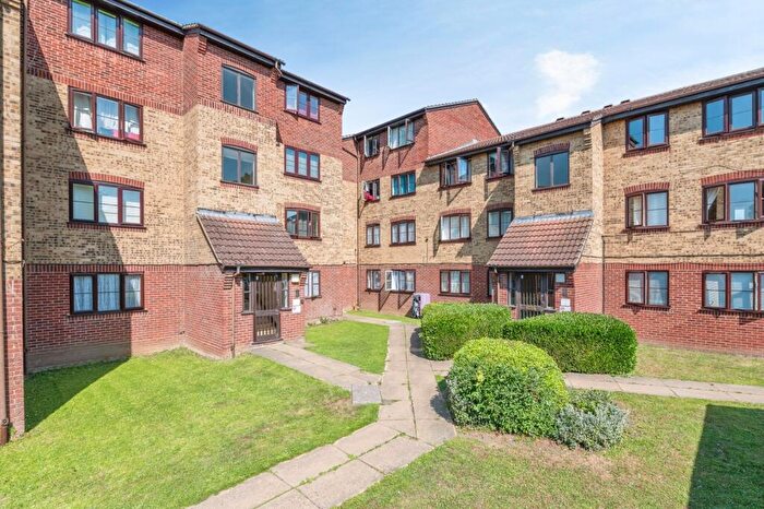 1 Bedroom Flat For Sale In Conway Gardens, Grays, Essex, RM17