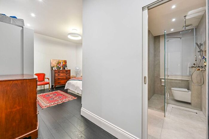 3 Bedroom Flat To Rent In Montagu Mansions, Marylebone, London, W1U