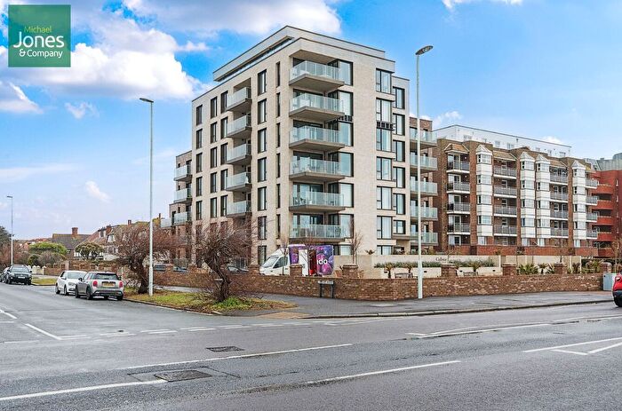 2 Bedroom Flat To Rent In West Parade, Worthing, West Sussex, BN11