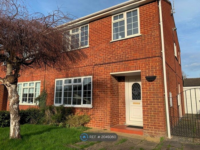 4 Bedroom Semi-Detached House To Rent In Otters Brook, Buckingham, MK18