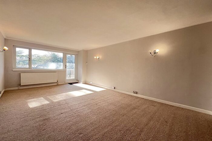 2 Bedroom Flat To Rent In Cedar Lodge, Tunnel Road, The Park, Nottingham, NG7