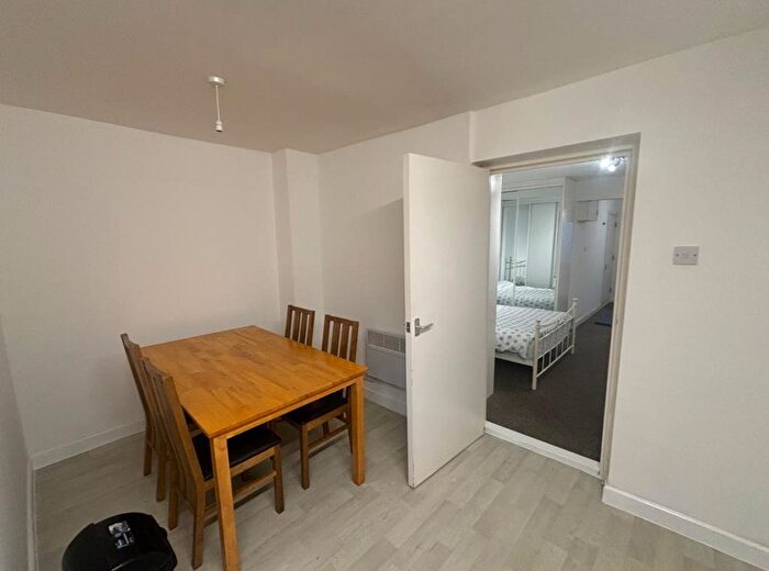 1 Bedroom Apartment To Rent In Bedford Road, Reading, RG1