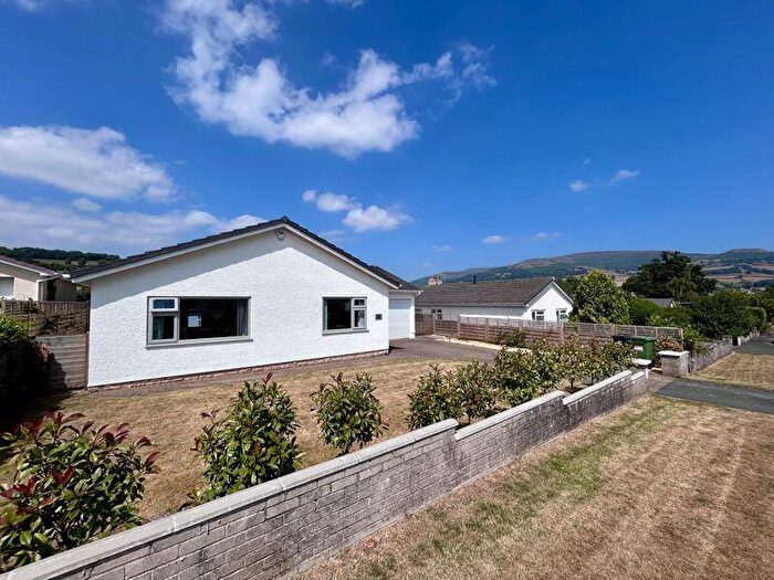 3 Bedroom Detached Bungalow For Sale In Beaufort Avenue, Llangattock, NP8
