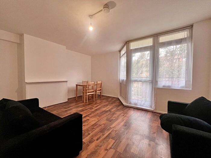 5 Bedroom Maisonette To Rent In Cambridge Heath Road, London, E1