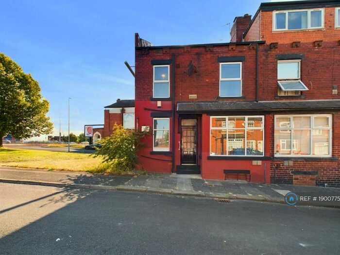 2 Bedroom End Of Terrace House To Rent In Glenthorpe Terrace, Leeds, LS9