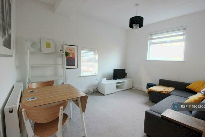 1 Bedroom Flat To Rent In Clarendon Road, Manchester, M16